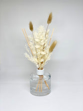 Load image into Gallery viewer, Vanilla Caramel Floral Reed Diffuser
